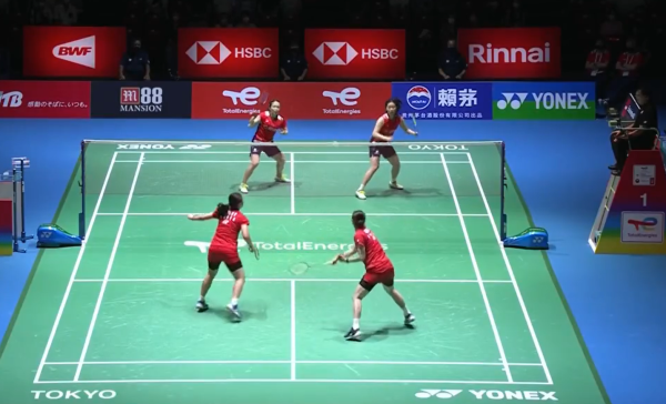 他在足球场 他在足球场